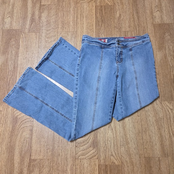 Mudd Denim - Y2K Mudd Center Seam Bareback Low-Rise Flared Jeans Size 31 Medium Wash